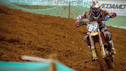 【开云体育运营团队】欧联杯焦点对决，强势里昂客场挑战状态低迷的年青人，欧战轨迹或现分水岭