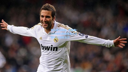 开云官方网站_双重奏！SGA攻防两端爆发力诠释MVP级统治力