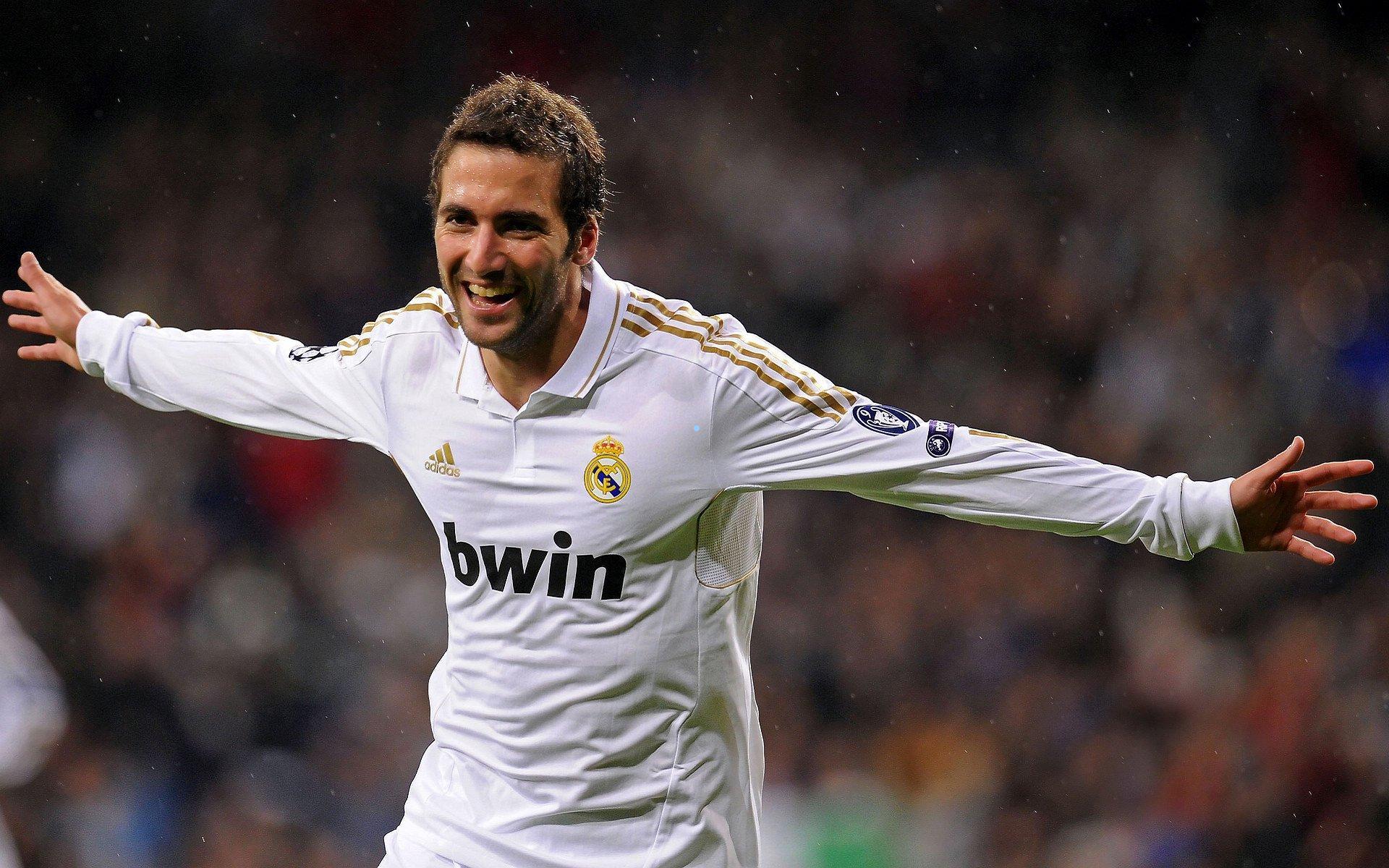 恩里克盛赞登贝莱梦幻进球，电子游戏般的弧线改写比赛走向，赛季最佳时刻诞生