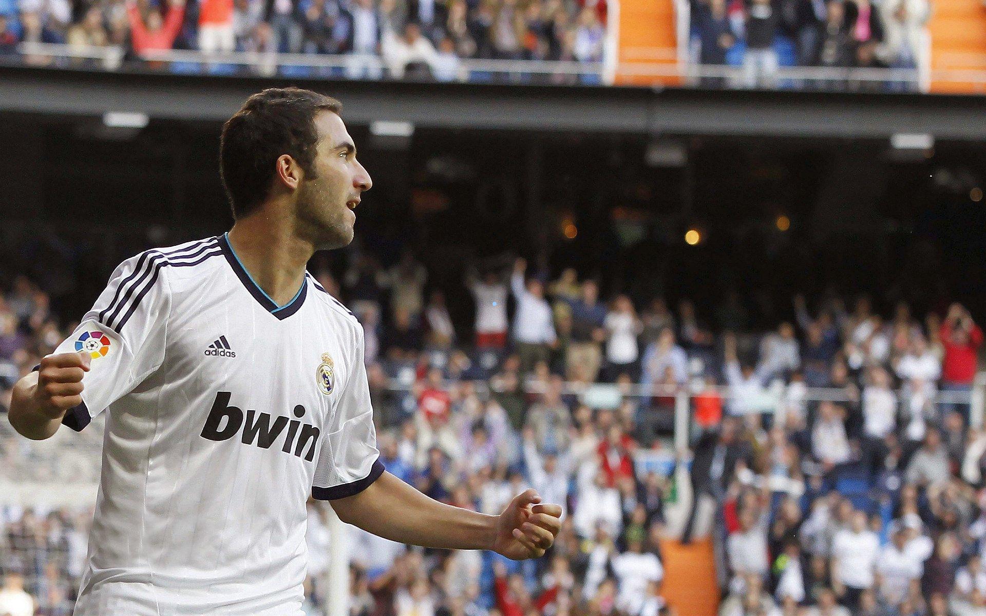 杰拉德与卡拉格热议阿隆索皇马告别信，传奇三人或共筑利物浦教练组新篇章